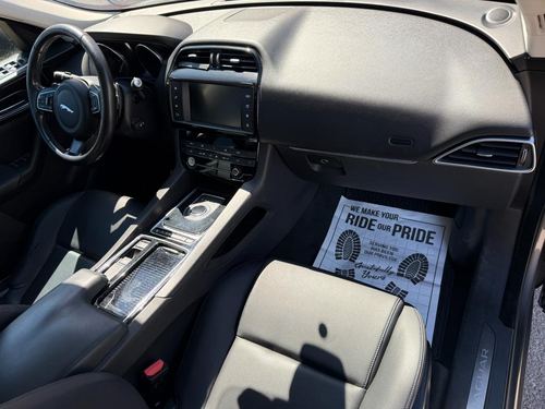 2018 Jaguar F-Pace 25t Premium — photo 14