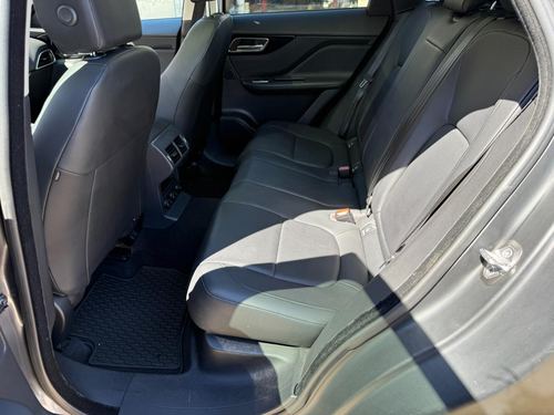 2018 Jaguar F-Pace 25t Premium — photo 26