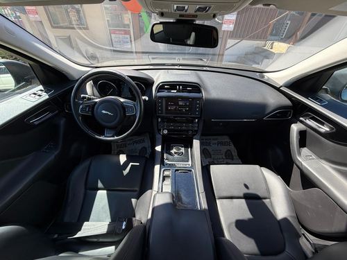 2018 Jaguar F-Pace 25t Premium — photo 16