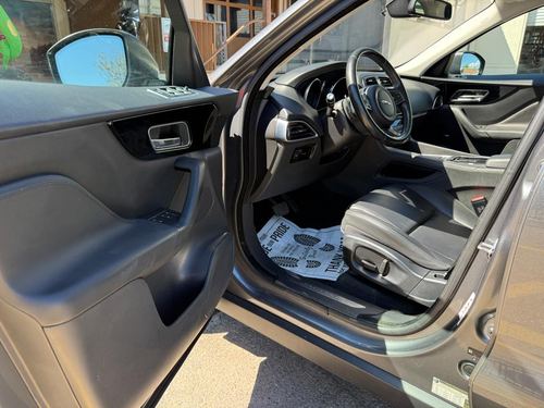 2018 Jaguar F-Pace 25t Premium — photo 33