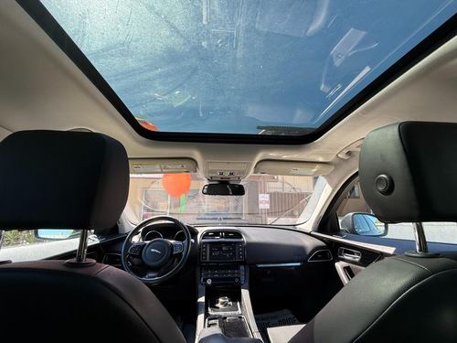 2018 Jaguar F-Pace 25t Premium — photo 34