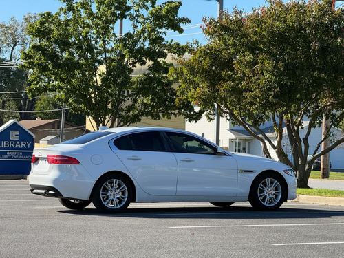 2017 Jaguar Xe 25T 25t Premium — photo 10