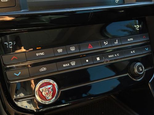 2017 Jaguar Xe 25T 25t Premium — photo 22