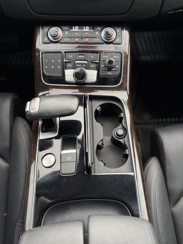 2014 Audi A8 — photo 23