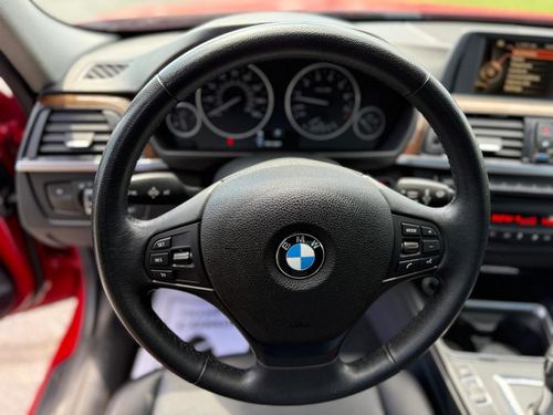 2015 BMW 320i — photo 18