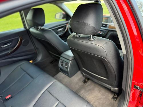 2015 BMW 320i — photo 30