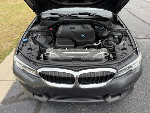 2019 BMW 330 — photo 2