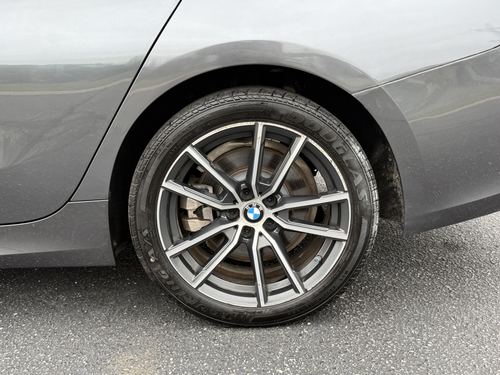 2019 BMW 330 — photo 9