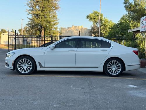 2016 BMW 740 — photo 6
