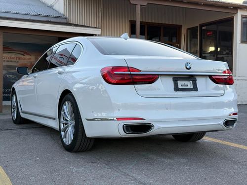 2016 BMW 740 — photo 8
