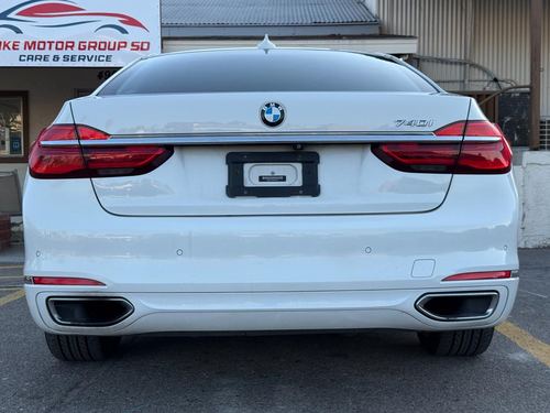 2016 BMW 740 — photo 9