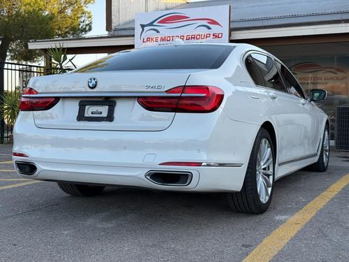 2016 BMW 740 — photo 10