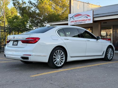 2016 BMW 740 — photo 11