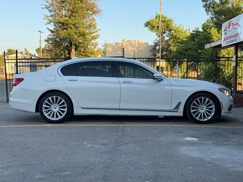 2016 BMW 740 — photo 12