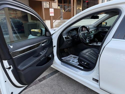 2016 BMW 740 — photo 17