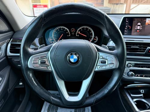 2016 BMW 740 — photo 21