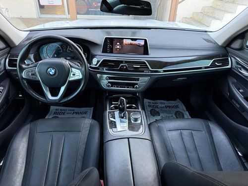 2016 BMW 740 — photo 25