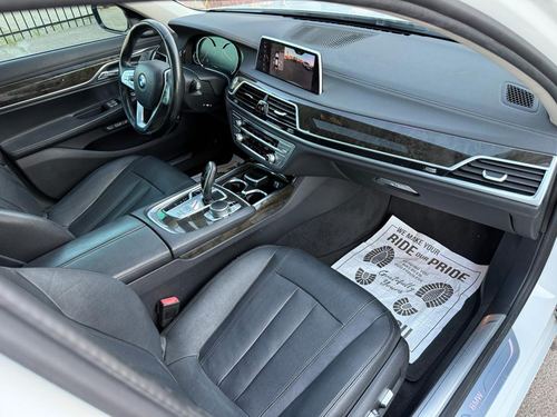 2016 BMW 740 — photo 27