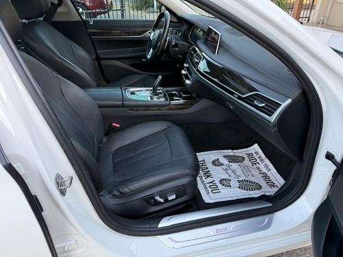 2016 BMW 740 — photo 28