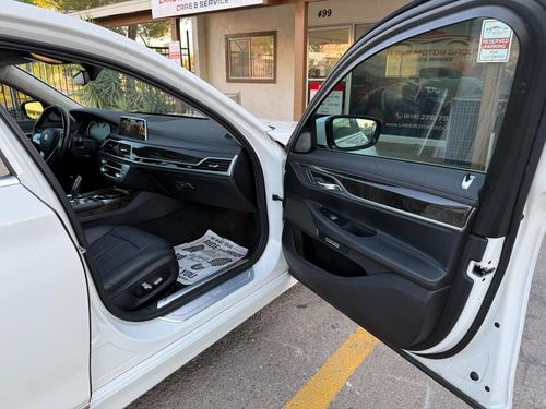 2016 BMW 740 — photo 30