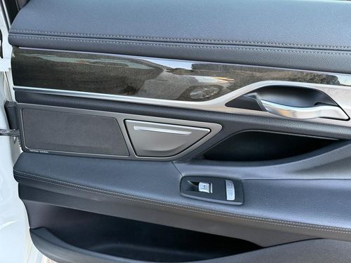 2016 BMW 740 — photo 32