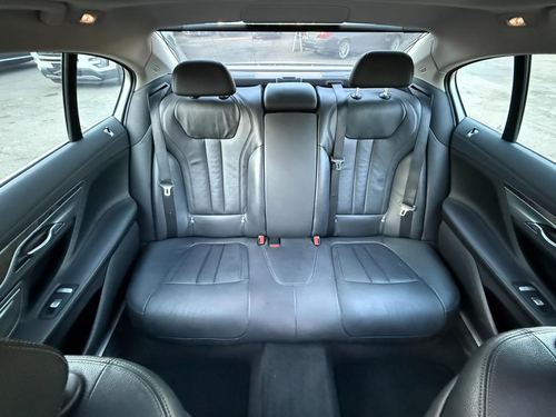 2016 BMW 740 — photo 34
