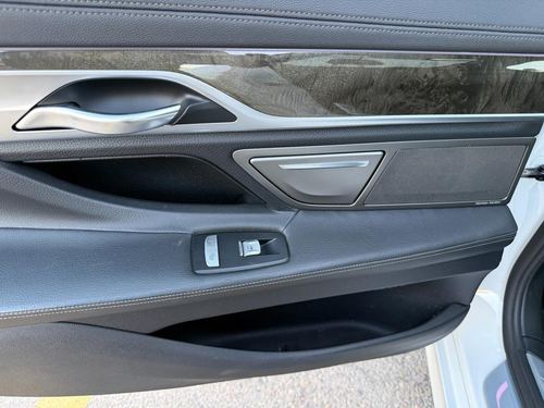 2016 BMW 740 — photo 38