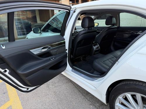2016 BMW 740 — photo 40