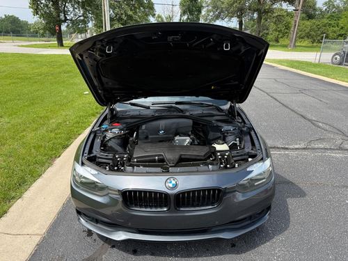 2017 BMW 320i — photo 4