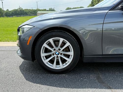 2017 BMW 320i — photo 7