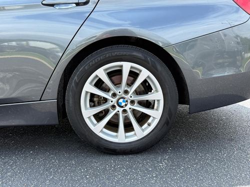 2017 BMW 320i — photo 8