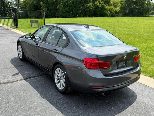 2017 BMW 320i — photo 9