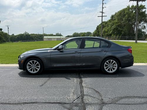 2017 BMW 320i — photo 10