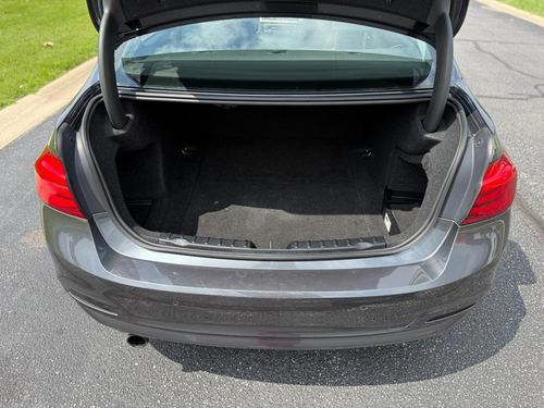 2017 BMW 320i — photo 11