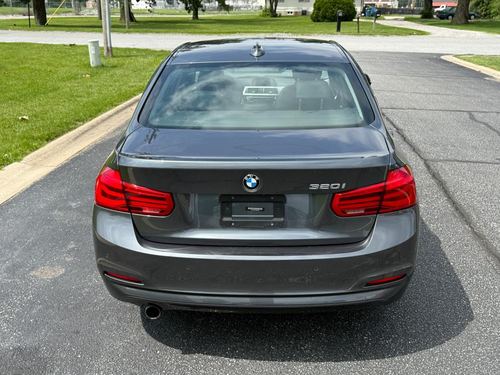 2017 BMW 320i — photo 13