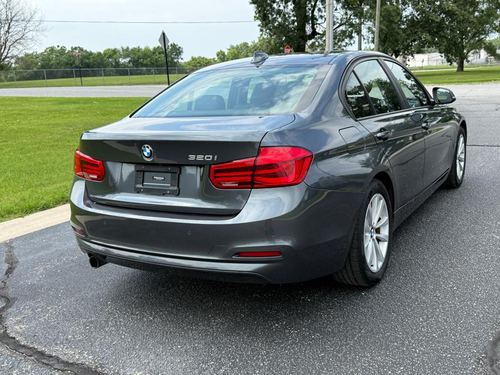 2017 BMW 320i — photo 15