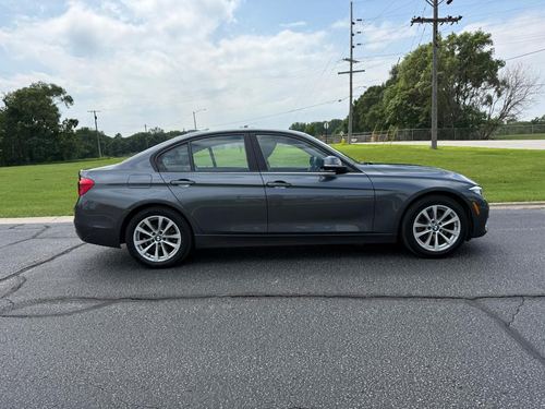 2017 BMW 320i — photo 16