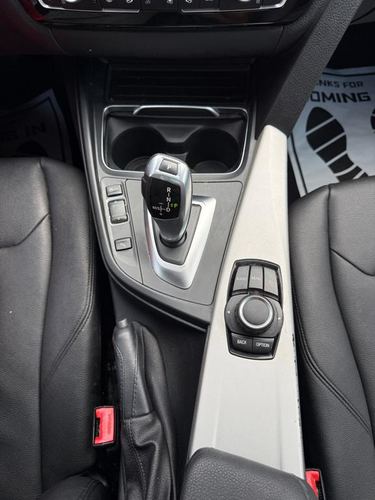 2017 BMW 320i — photo 18