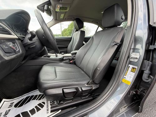 2017 BMW 320i — photo 26