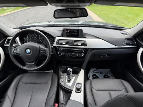 2017 BMW 320i — photo 28