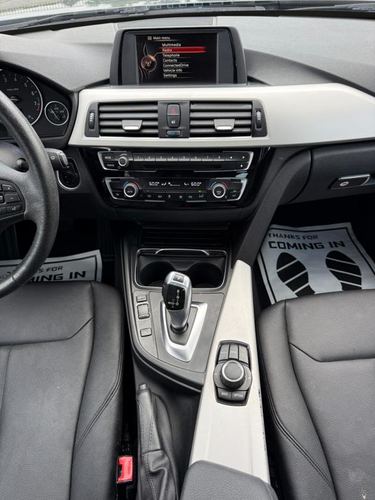2017 BMW 320i — photo 30