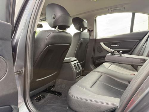 2017 BMW 320i — photo 31
