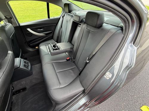 2017 BMW 320i — photo 32