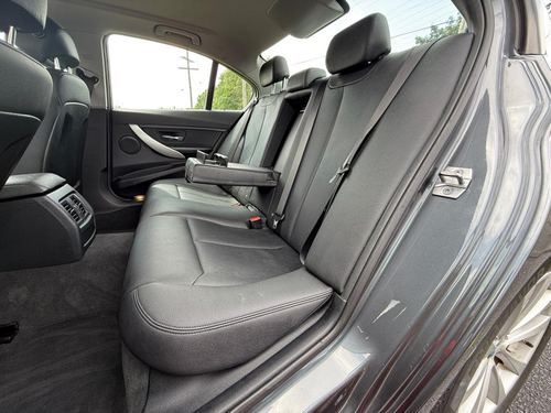 2017 BMW 320i — photo 33