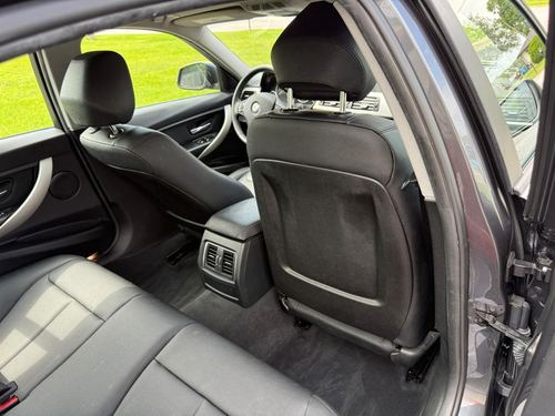2017 BMW 320i — photo 34