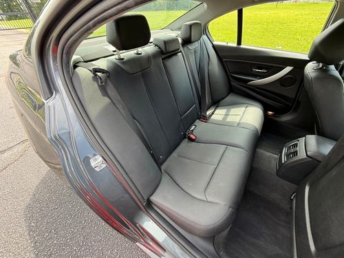 2017 BMW 320i — photo 35