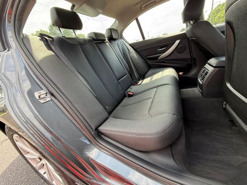 2017 BMW 320i — photo 36