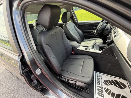 2017 BMW 320i — photo 41