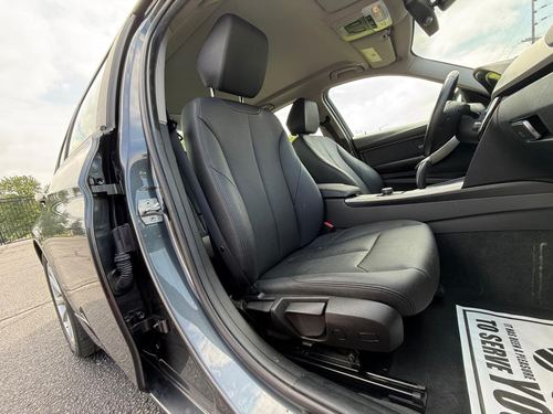 2017 BMW 320i — photo 42