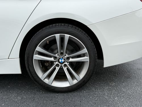 2017 BMW 330 — photo 13